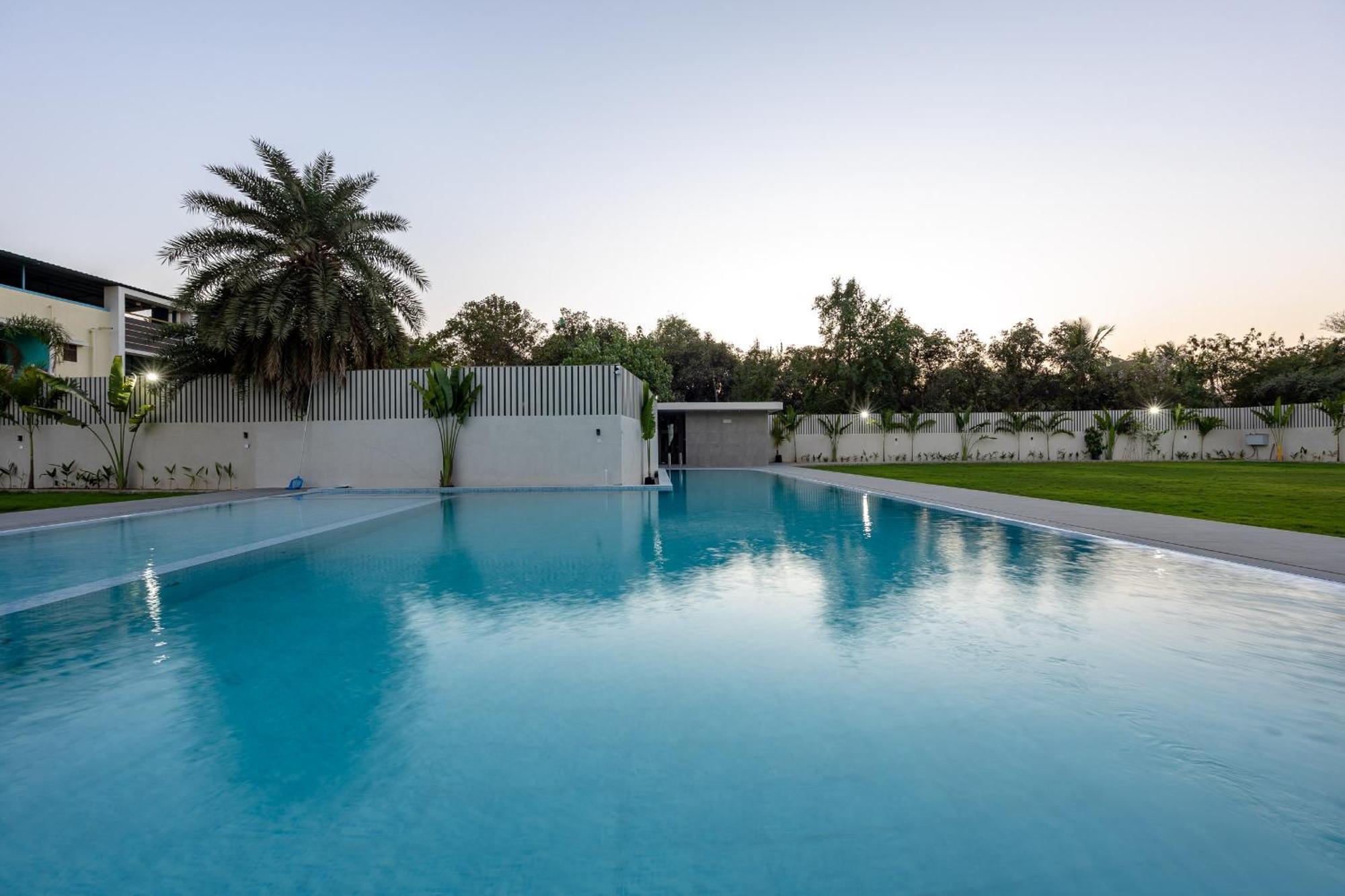 Saavi Suites Daman Εξωτερικό φωτογραφία