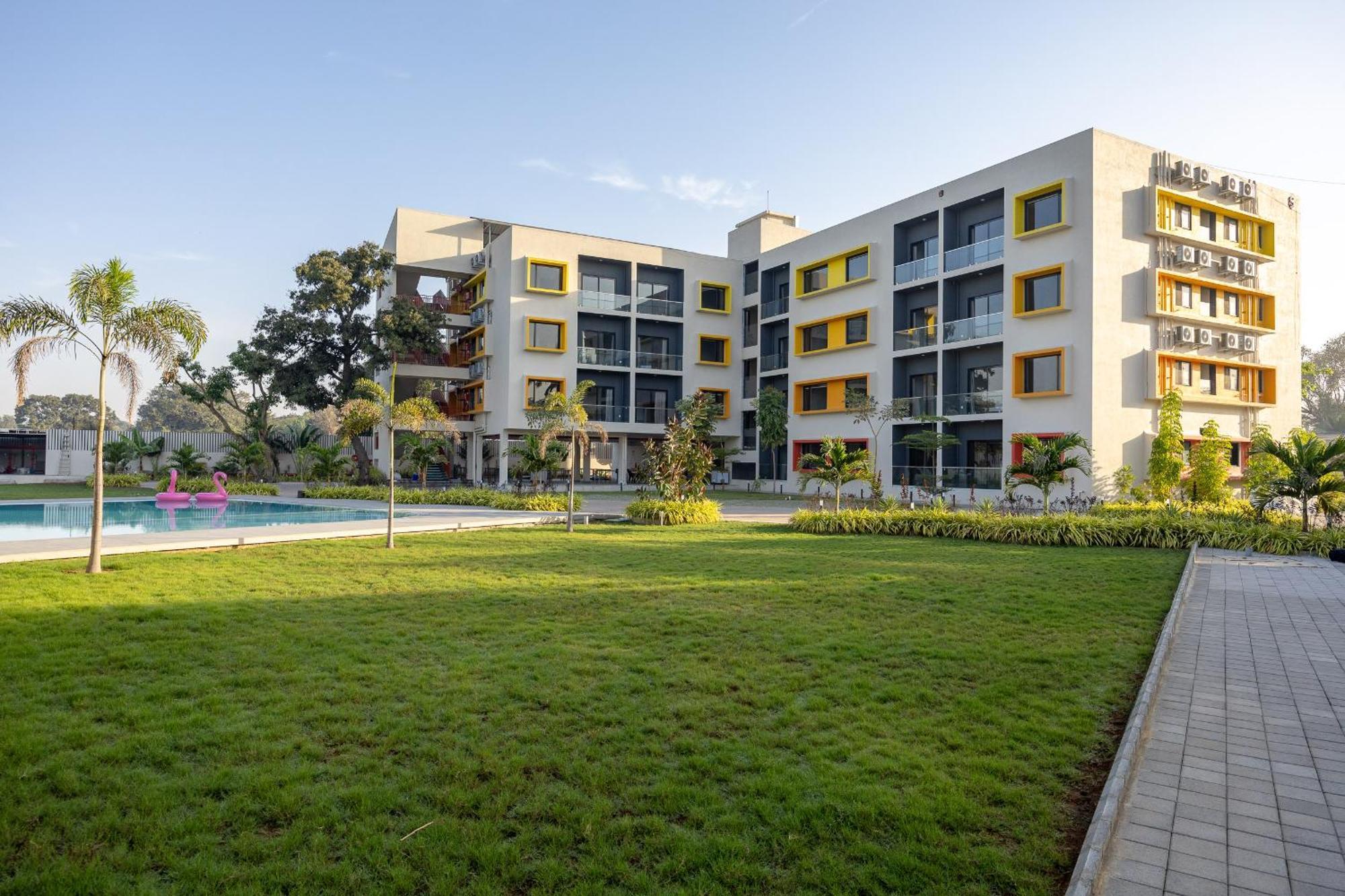 Saavi Suites Daman Εξωτερικό φωτογραφία